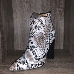 QUPID BLACK & WHITE SNAKE SKIN PRINT BOOTIE